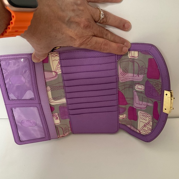 Vera Bradley Ikat Diamonds Lilac Ultimate Clasp & Zipper Closure Wristlet Wallet - Picture 3 of 12